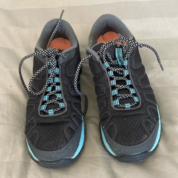 Columbia woman’s hiking shoe. 7.5 - Picture 1 of 6